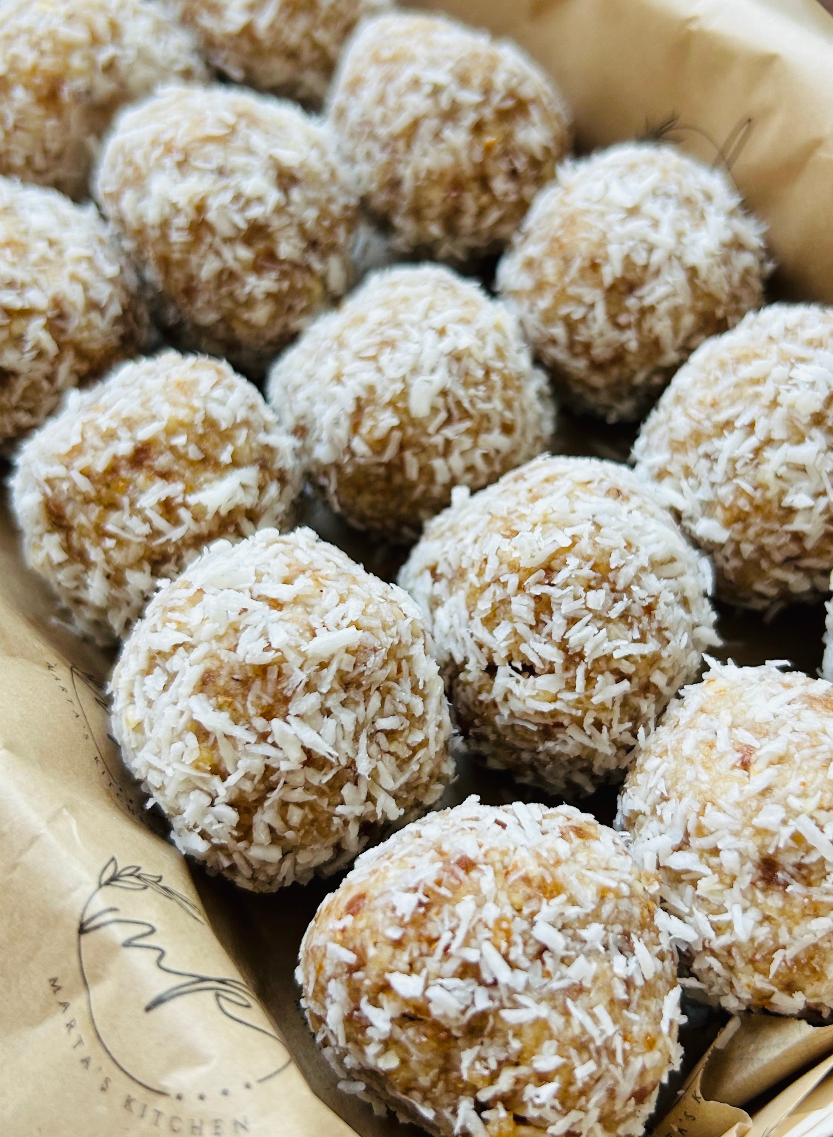 12 Raffaello energy Bites
