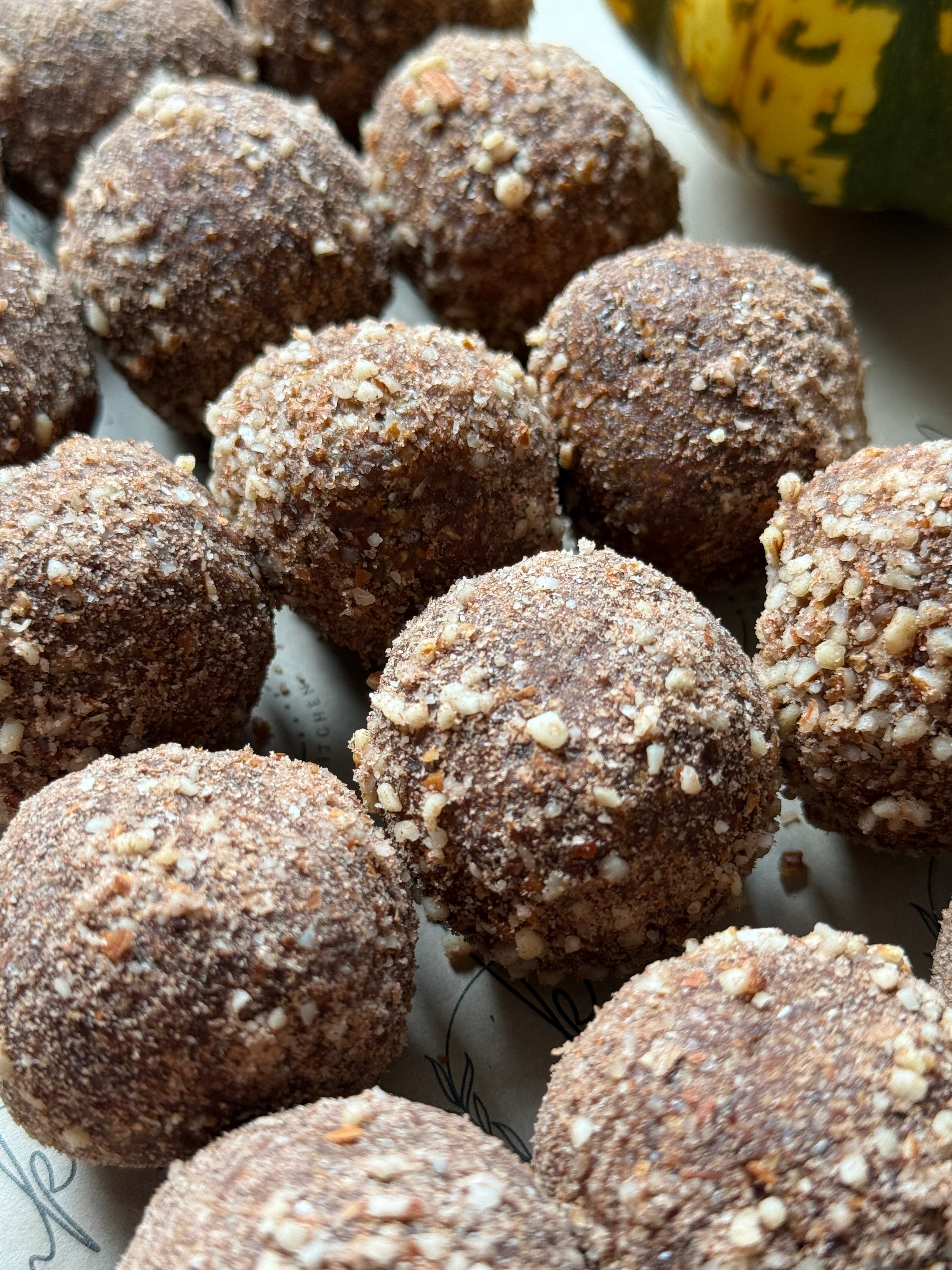 12 Pumpkin Spice Energy Bites
